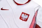 Les supporters de l'équipe de Pologne pourront bien arborer leurs maillots de la Coupe du monde 2026, mais... depuis leur canapé