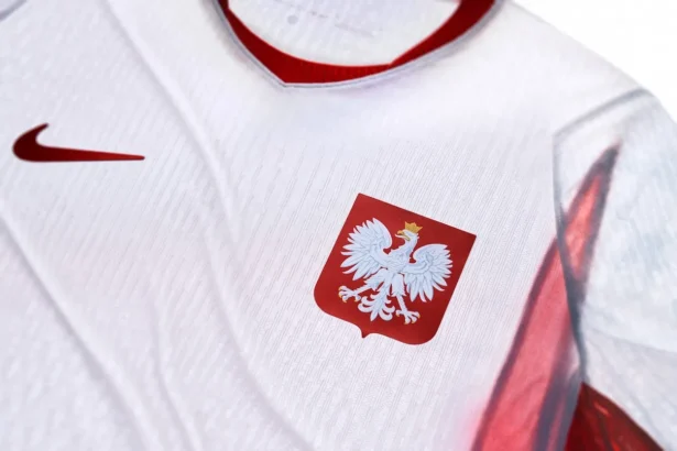 Les supporters de l'équipe de Pologne pourront bien arborer leurs maillots de la Coupe du monde 2026, mais... depuis leur canapé