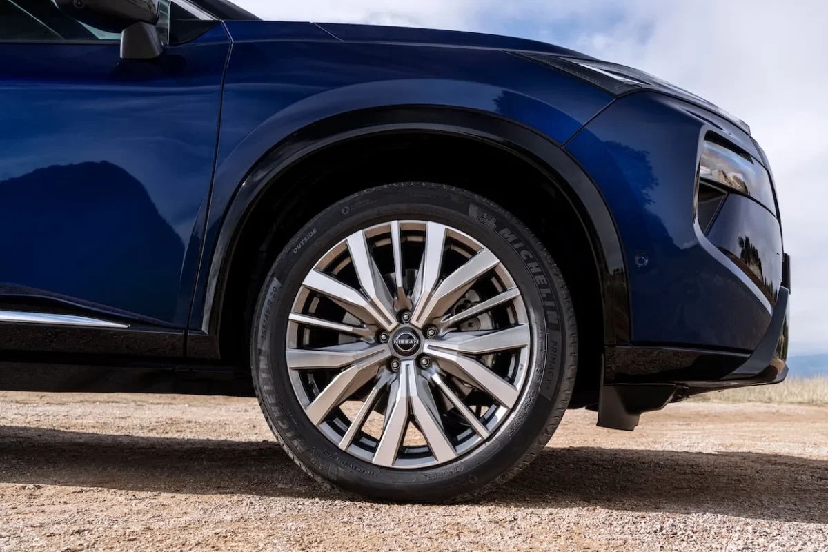 Le Nissan X-Trail restylé 2026 peaufine sa formule sans tout réinventer