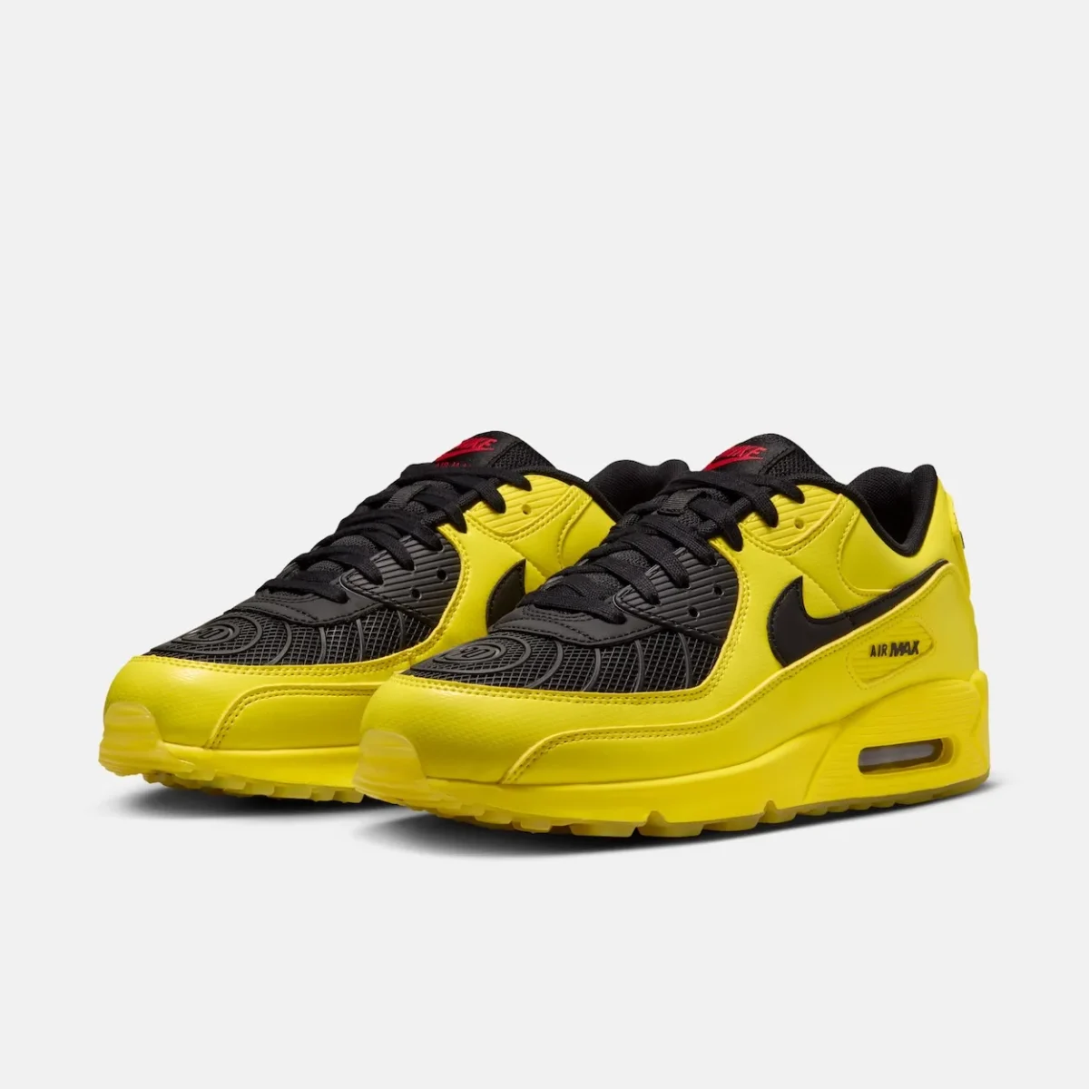 Le pack Nike Mad 90 revisite les crampons de football légendaires sur l'Air Max 90