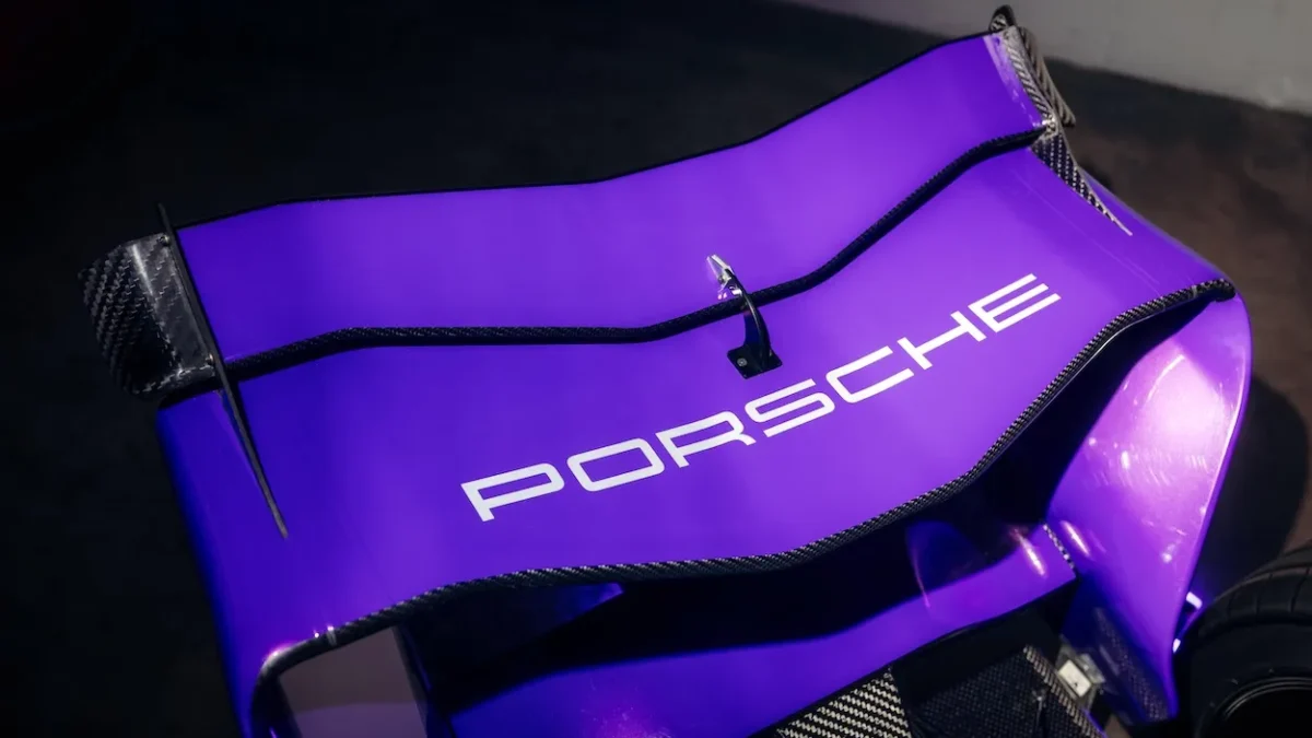 Porsche dévoile la Formula E race car 975 RSE pour dominer l'ère des monoplaces GEN4