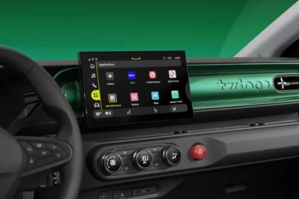 Renault s’associe à RMC BFM pour lancer RMC BFM Drive, la première radio personnalisée par l’intelligence artificielle