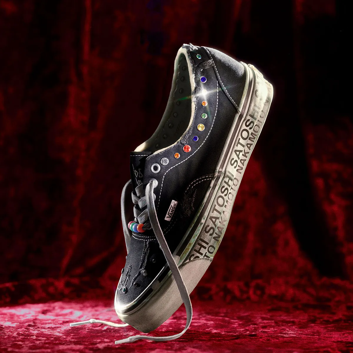 Satoshi Nakamoto revisite la Vans Era avec une sneaker vieillie et sertie de pierres