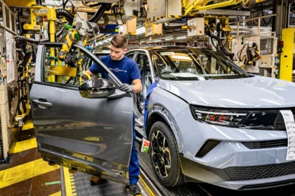 Stellantis confirme la fin de la production automobile à l'usine de Poissy d'ici deux ans