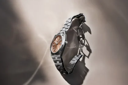 Watches and Wonders 2026 - Vacheron Constantin dévoile le Calibre 2550 pour réinventer l'Overseas ultra-plate