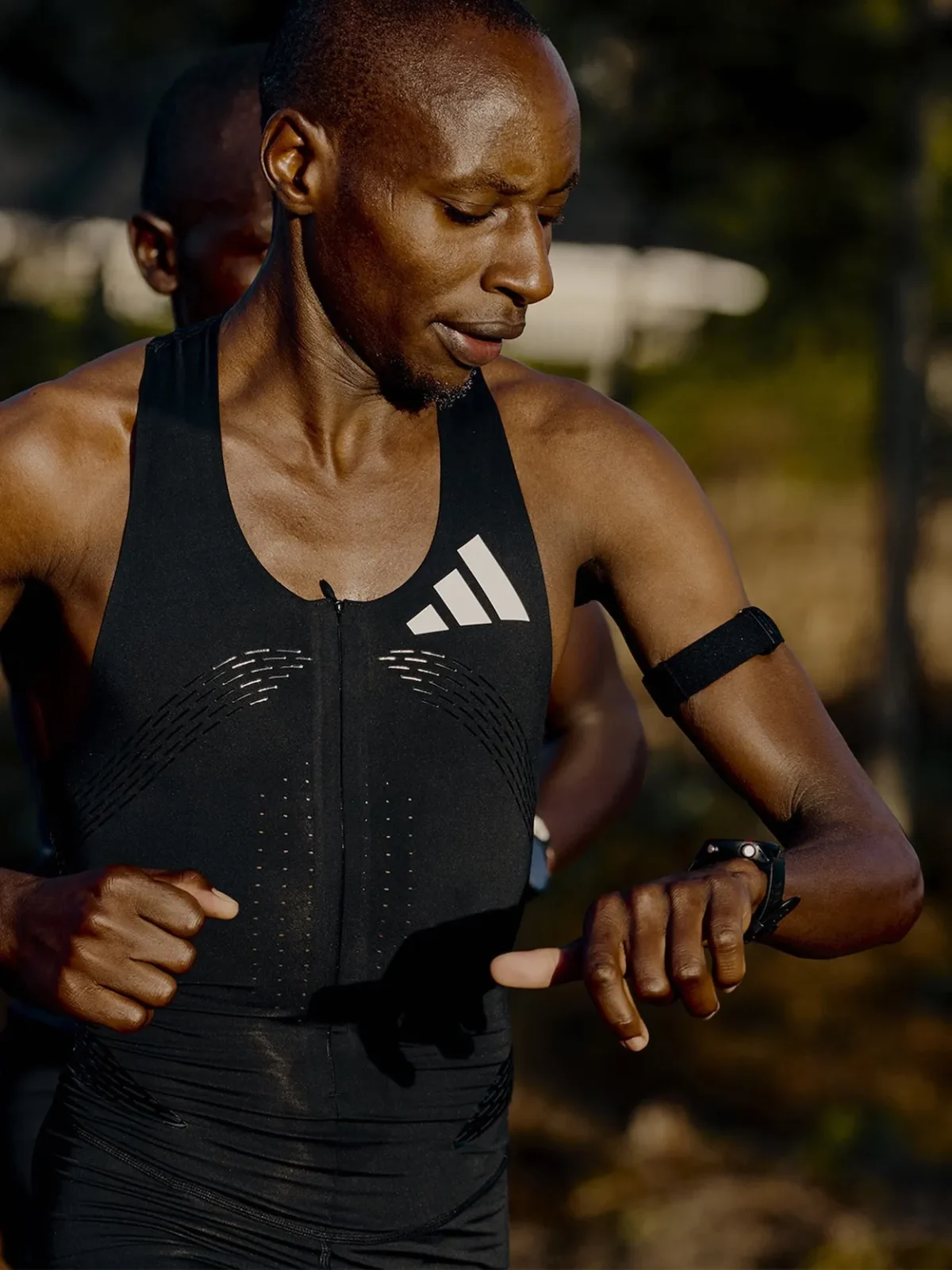 L'adidas Adizero Adios Pro Evo 3 passe sous la barre des 100 grammes pour révolutionner le marathon