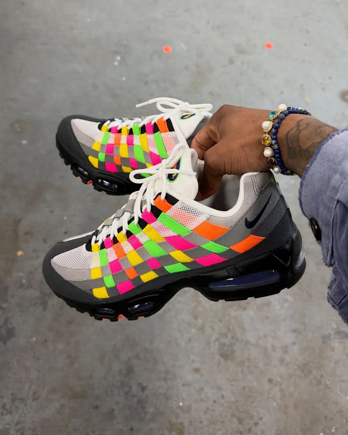 nike air max 95 woven multi color 2026 3 Nike Air Max 95 Woven « Multicolor » relance une icône avec une approche tissée audacieuse