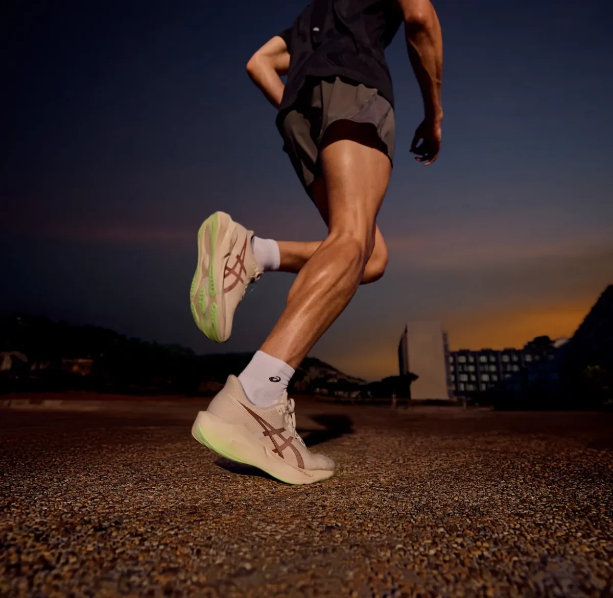 ASICS NOVABLAST 6 1 ASICS NOVABLAST 6, la maturité d'une référence qui réinvente le rebond