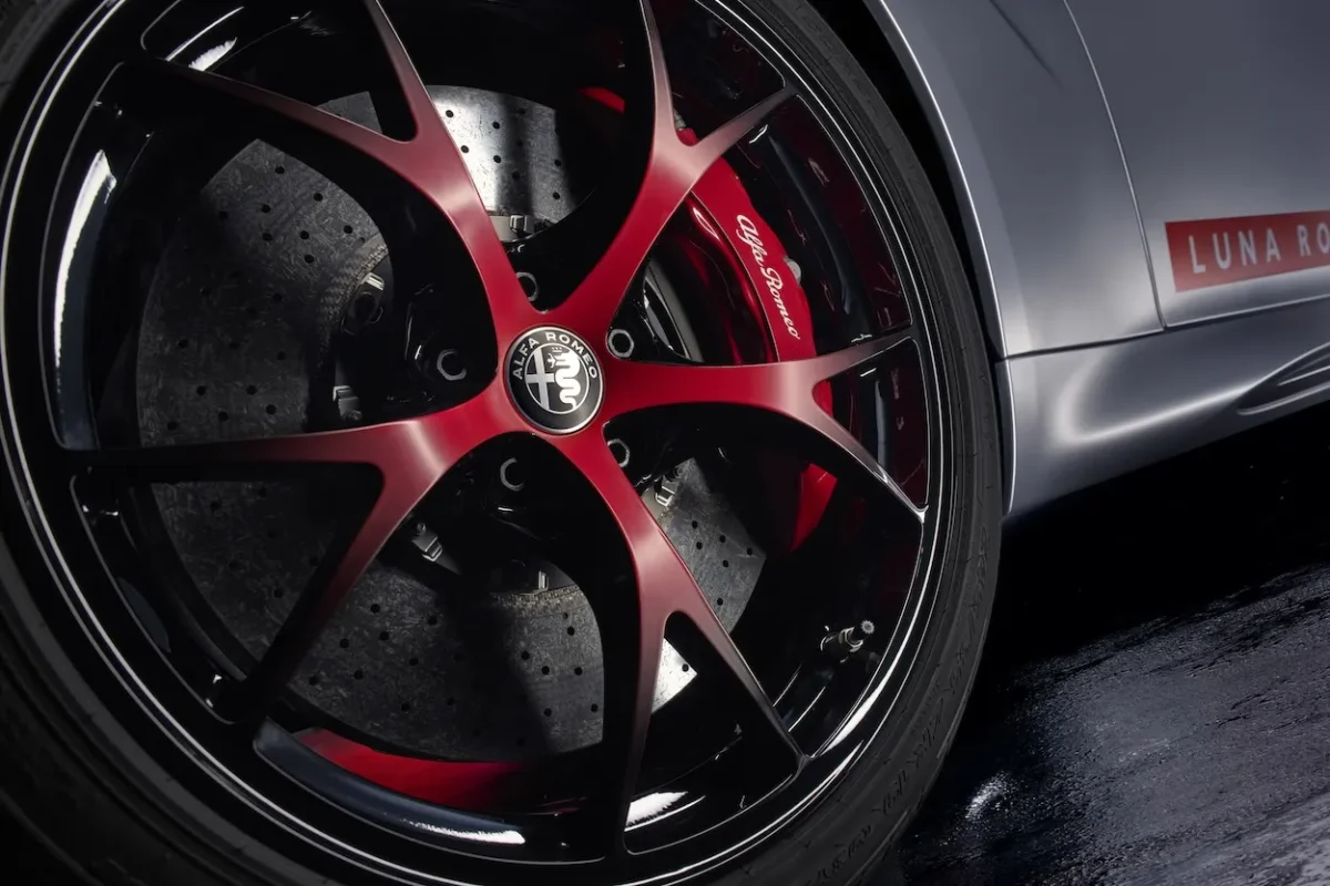Alfa Romeo Giulia Quadrifoglio Luna Rossa, l'insolente fusion de l'asphalte et des foils