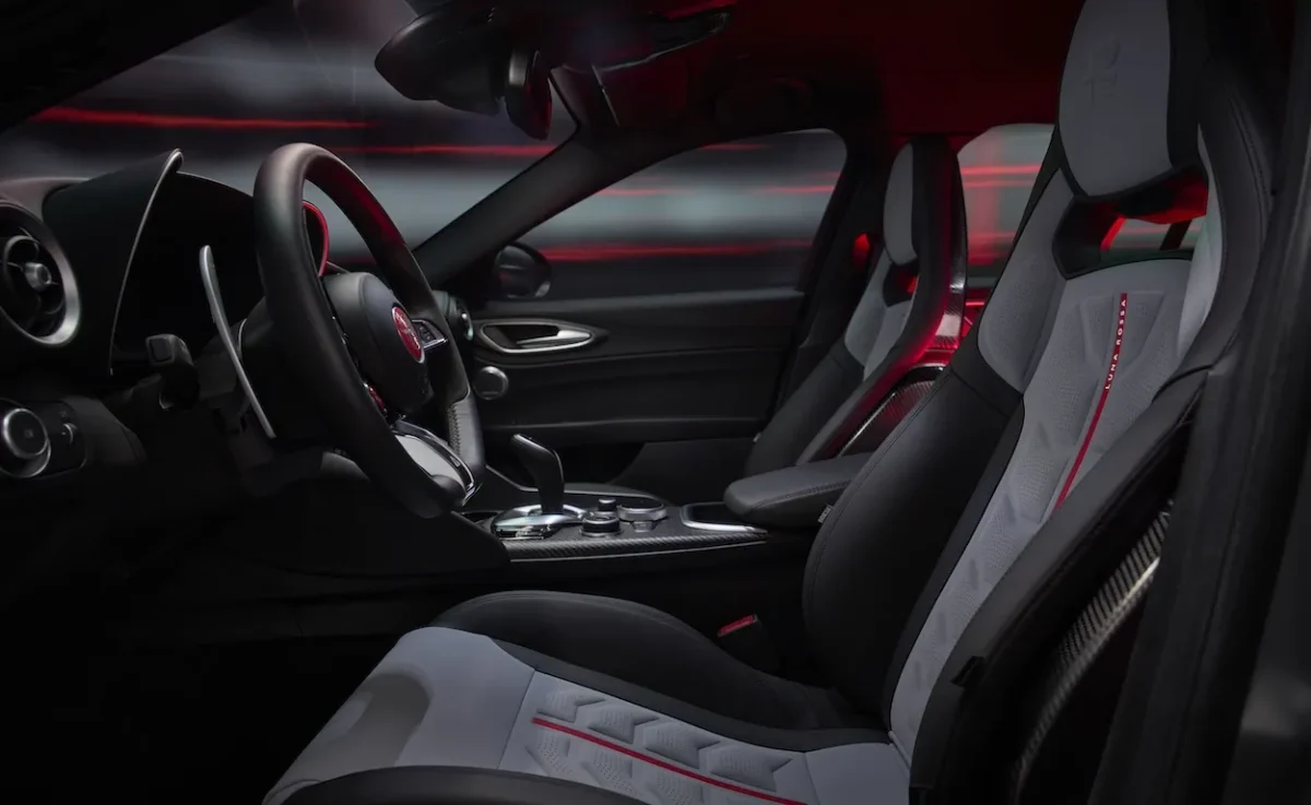 Alfa Romeo Giulia Quadrifoglio Luna Rossa, l'insolente fusion de l'asphalte et des foils