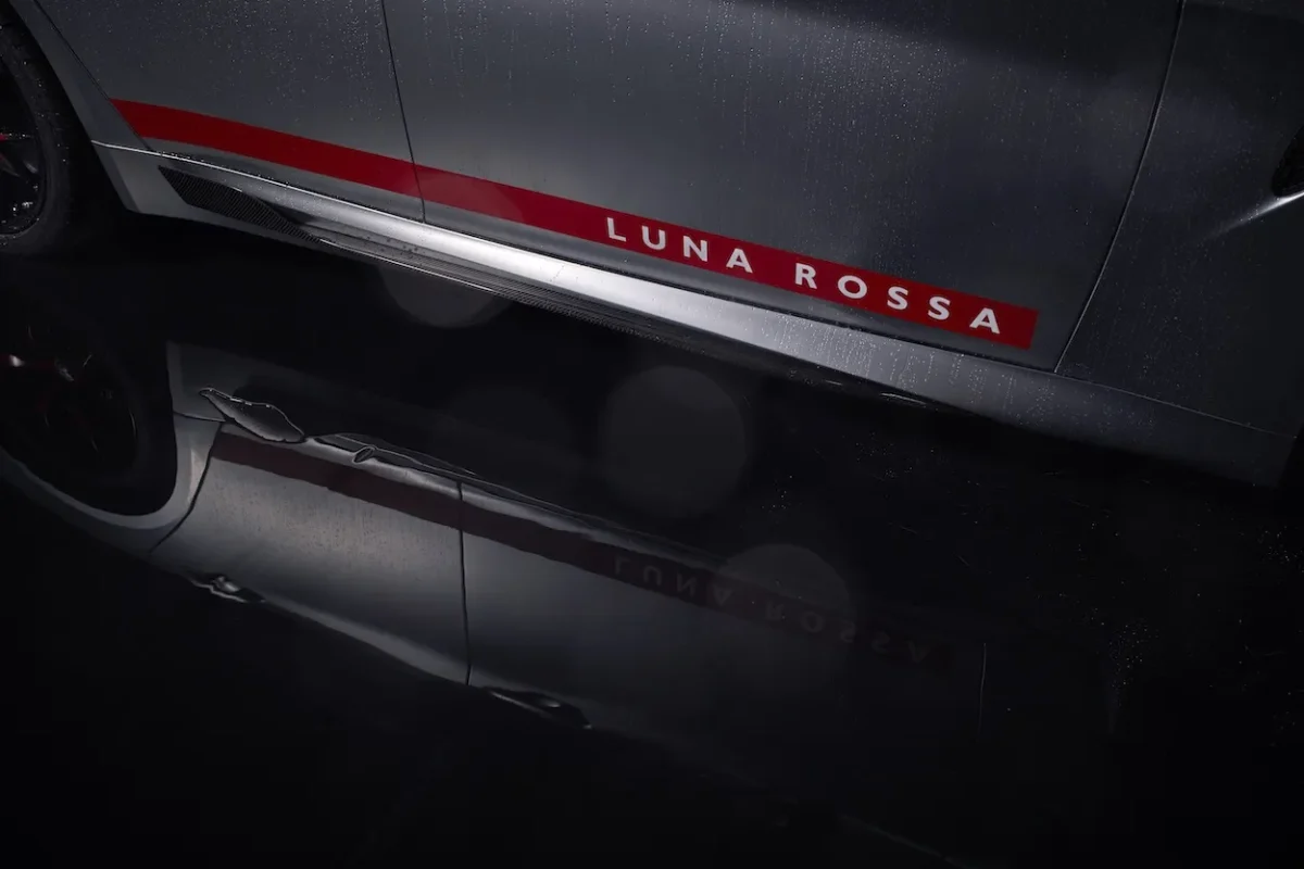 Alfa Romeo Giulia Quadrifoglio Luna Rossa, l'insolente fusion de l'asphalte et des foils