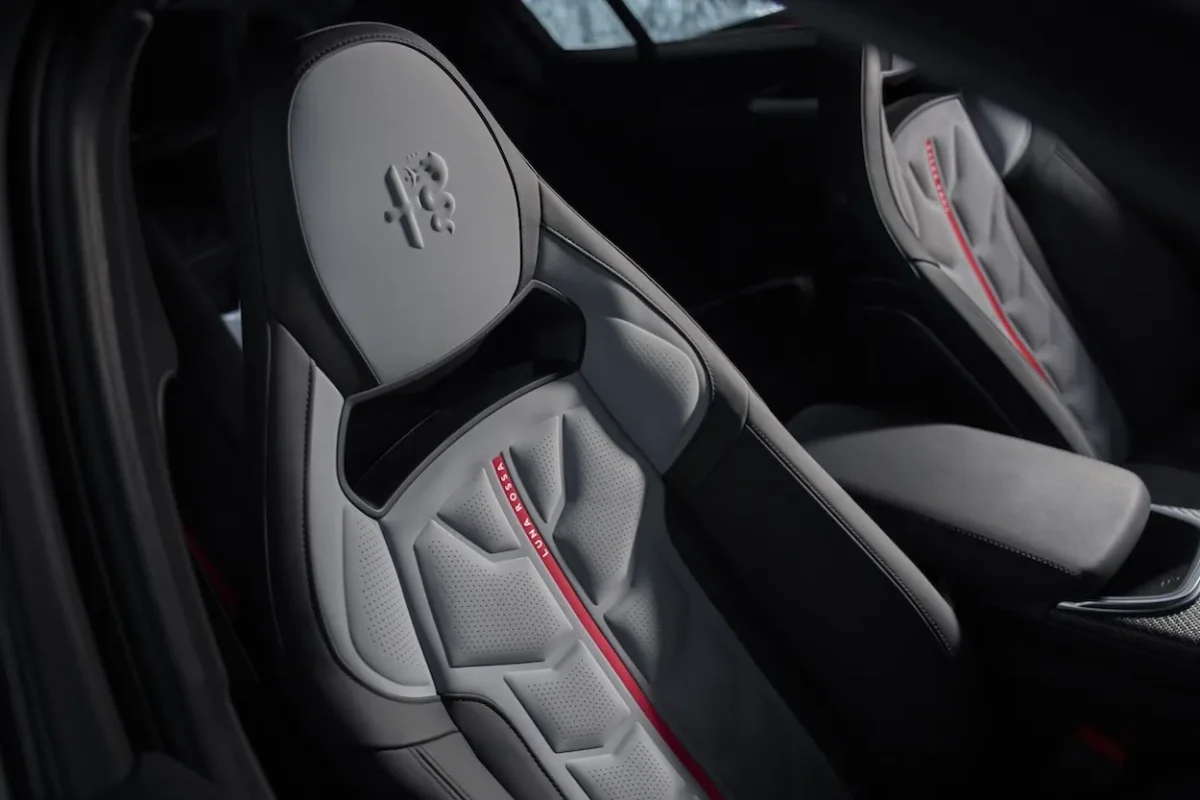 Alfa Romeo Giulia Quadrifoglio Luna Rossa, l'insolente fusion de l'asphalte et des foils