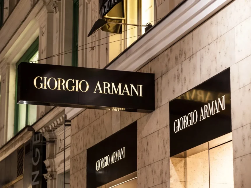 La succession Giorgio Armani s'organise autour d'un partenariat inédit avec LVMH, L'Oréal et EssilorLuxottica