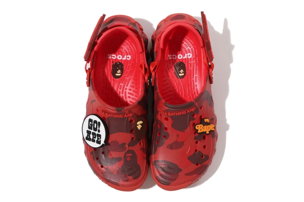 BAPE et Crocs lancent une nouvelle collection de sabots Echo RO Clog pour le printemps 2026