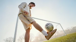 Burberry célèbre la culture du football avec sa campagne automne 2026 « A Good Sport »