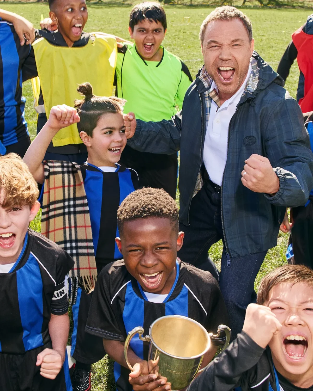 Burberry célèbre la culture du football avec sa campagne automne 2026 « A Good Sport »