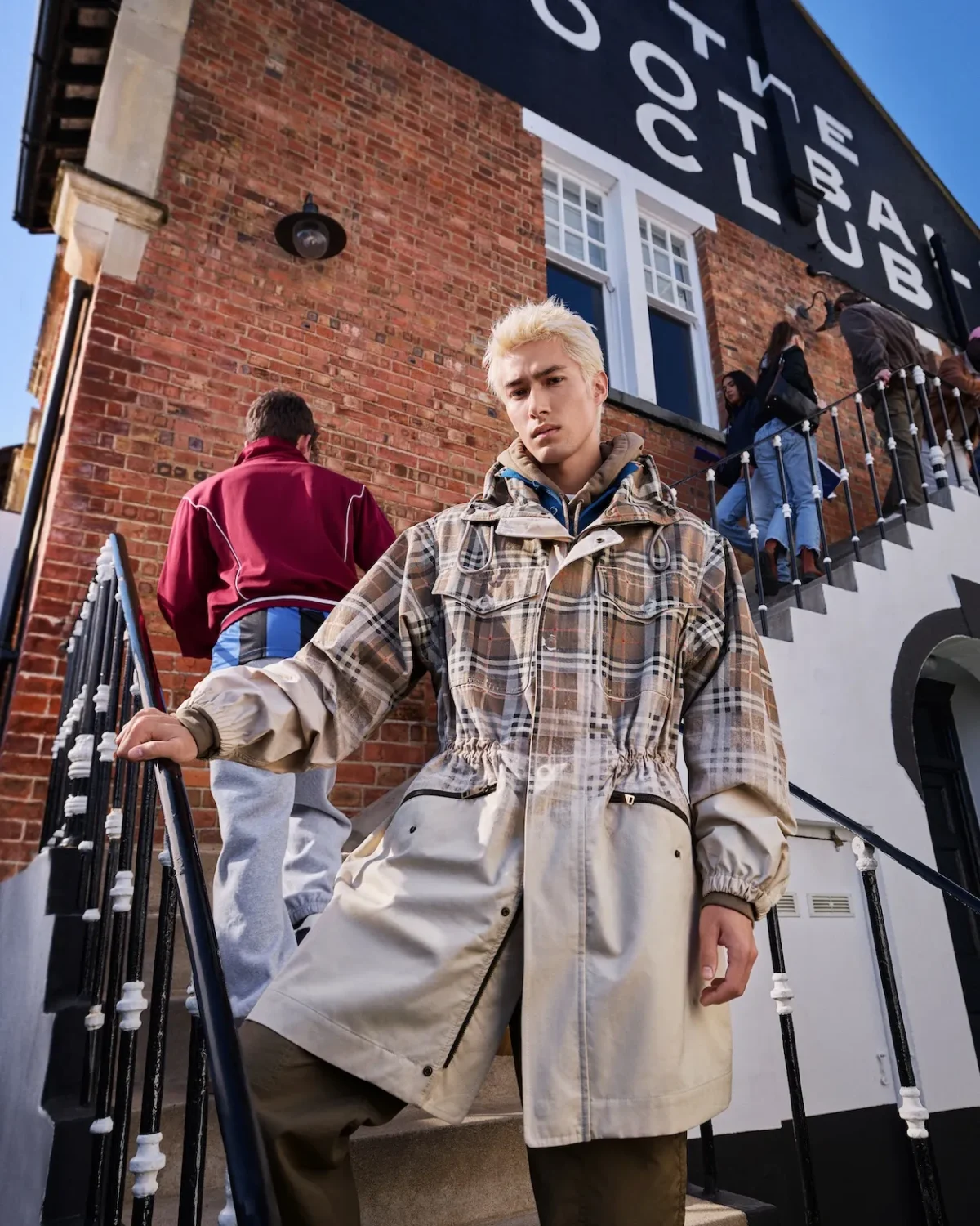 Burberry célèbre la culture du football avec sa campagne automne 2026 « A Good Sport »