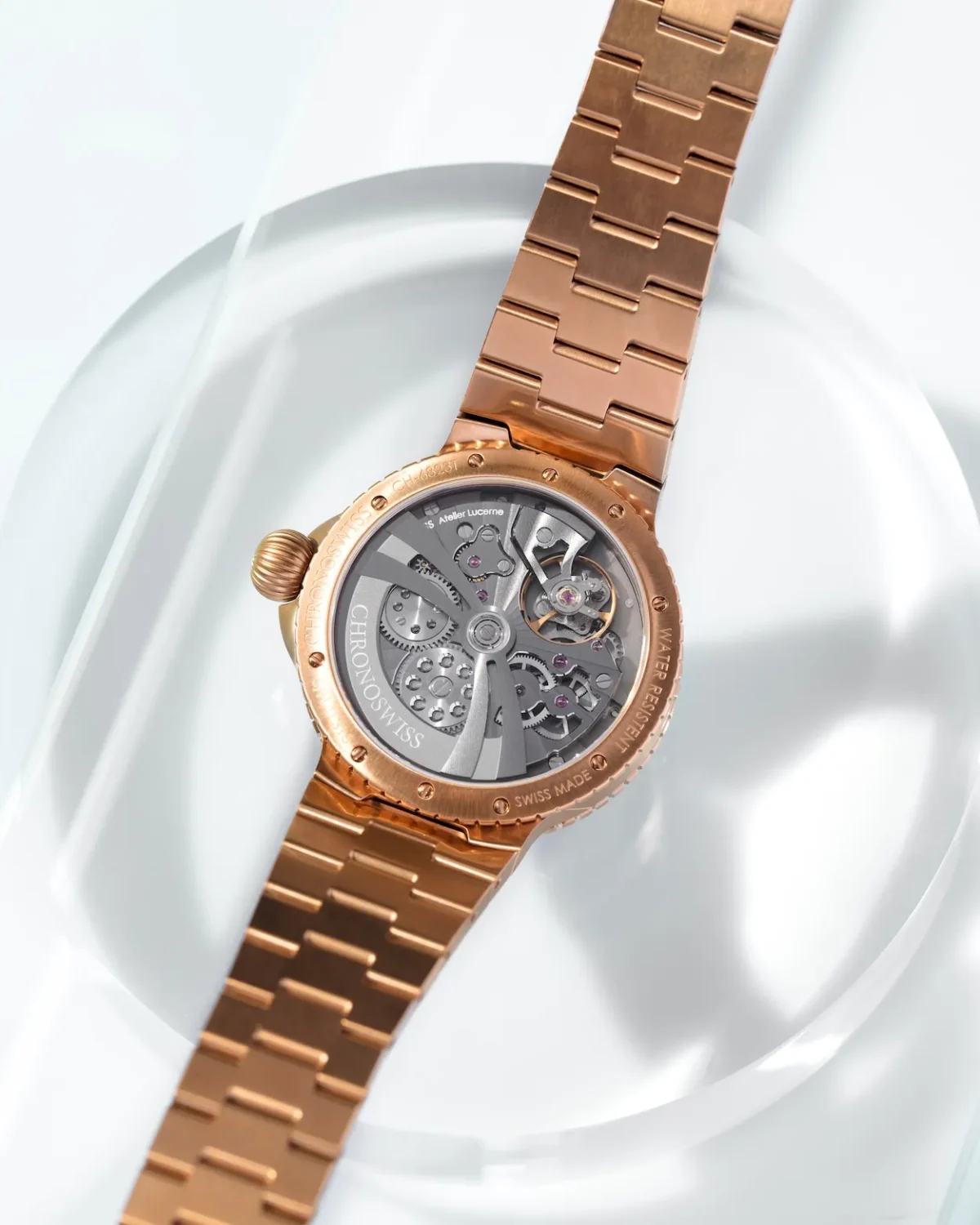 L'art céleste de la Chronoswiss PULSE GMT Enamel Sky Gold, entre or massif et émail paillonné