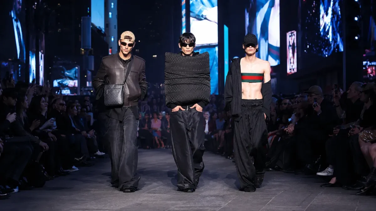 Gucci et sa collection Croisière 2027 s’emparent du chaos de Times Square