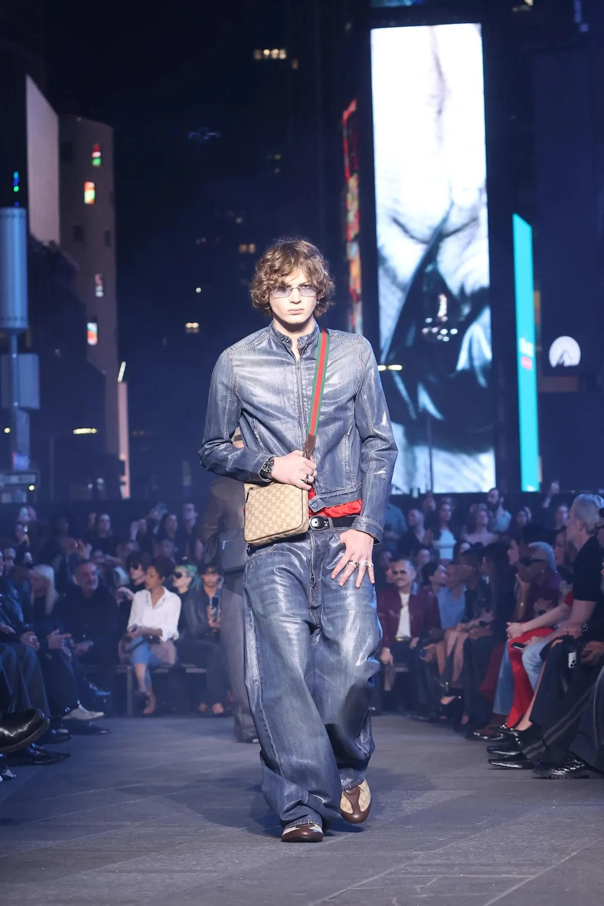 Gucci et sa collection Croisière 2027 s’emparent du chaos de Times Square