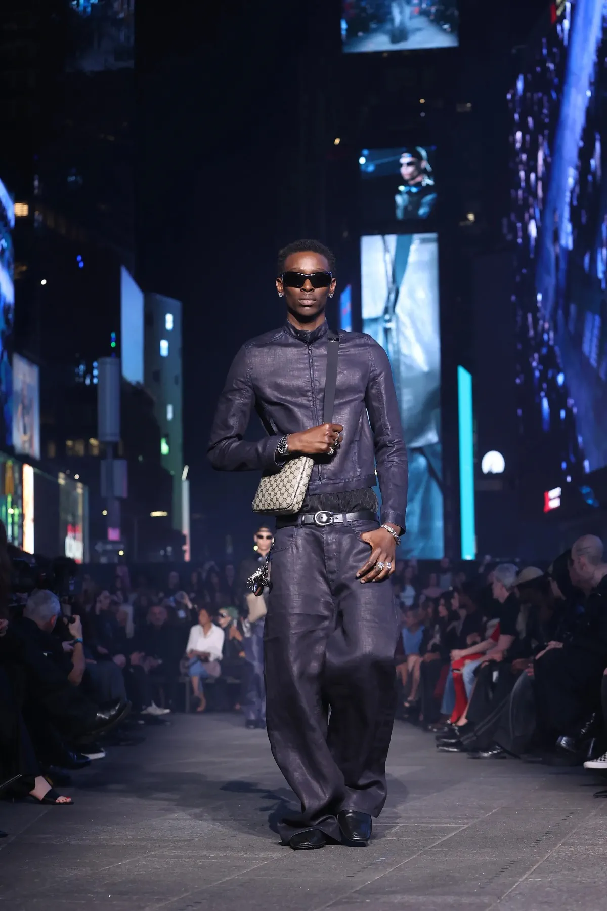 Gucci et sa collection Croisière 2027 s’emparent du chaos de Times Square