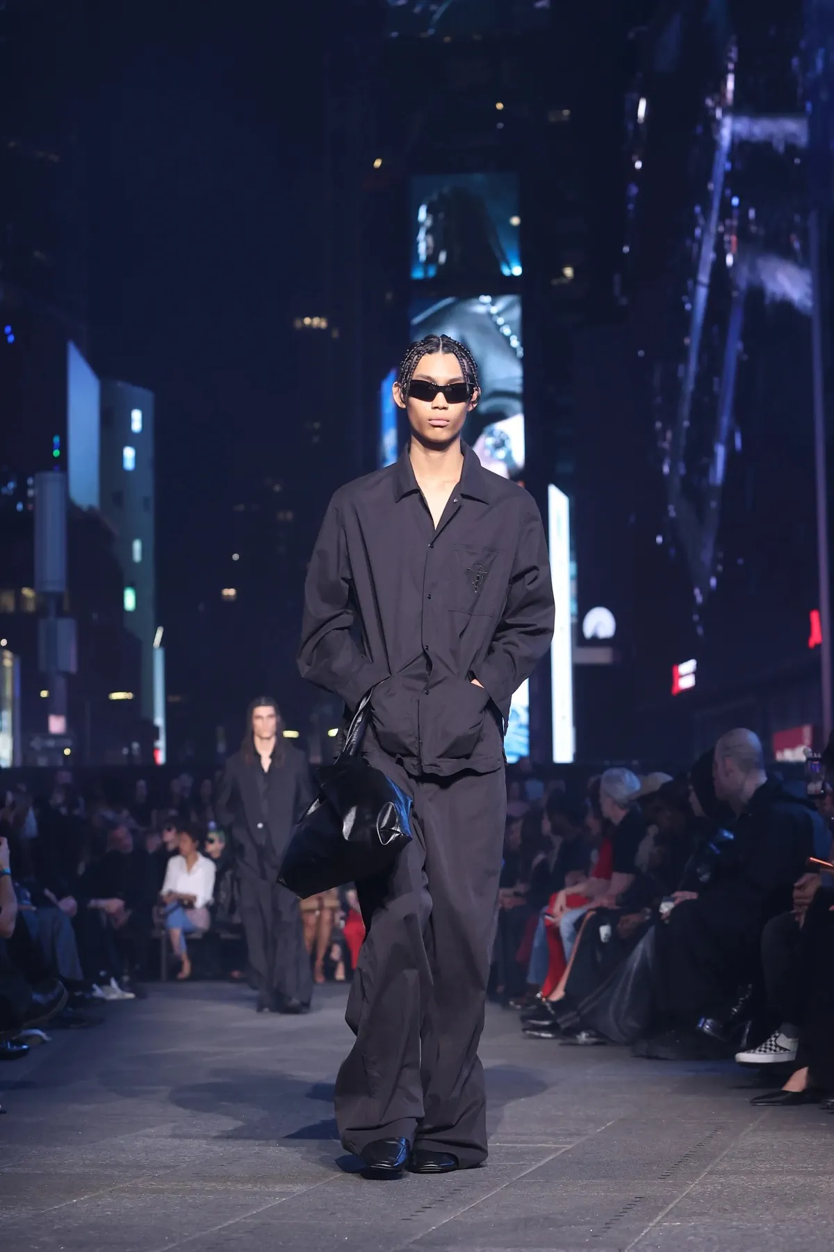 Gucci et sa collection Croisière 2027 s’emparent du chaos de Times Square
