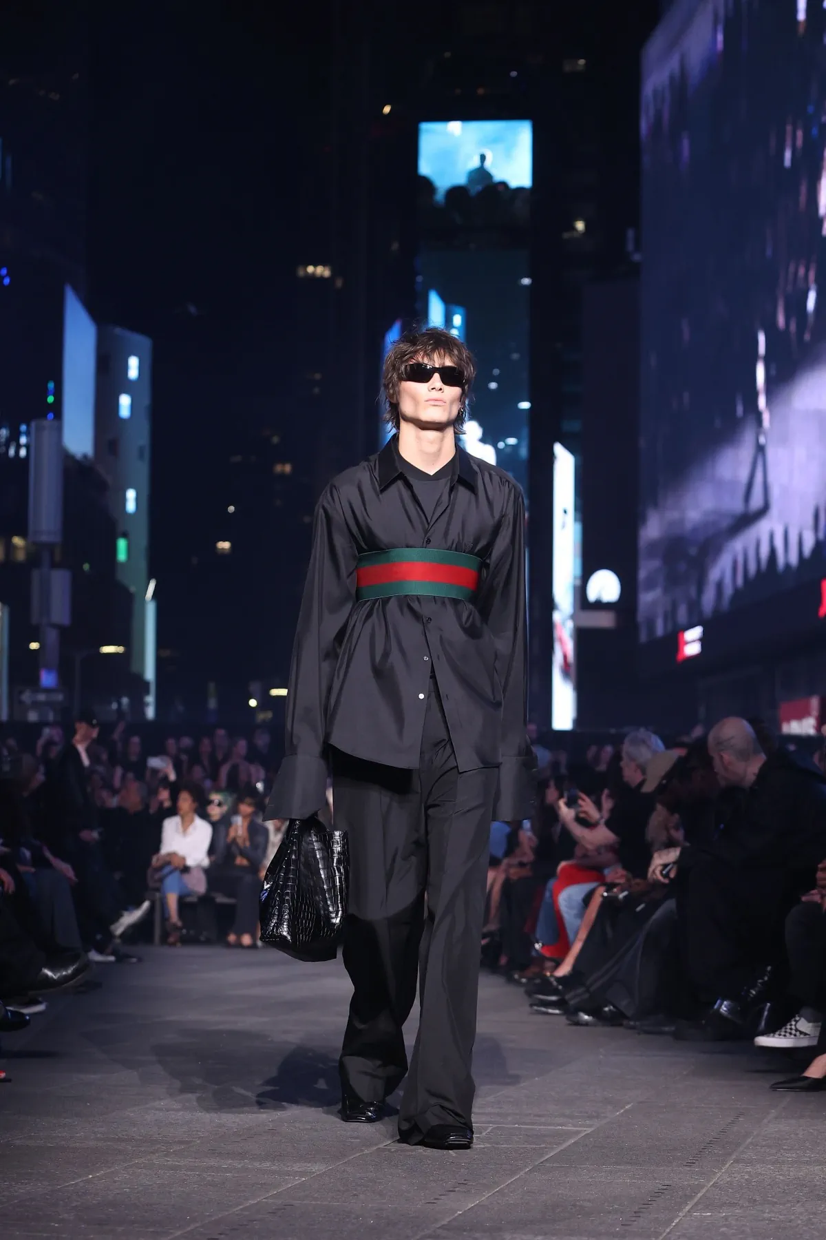 Gucci et sa collection Croisière 2027 s’emparent du chaos de Times Square