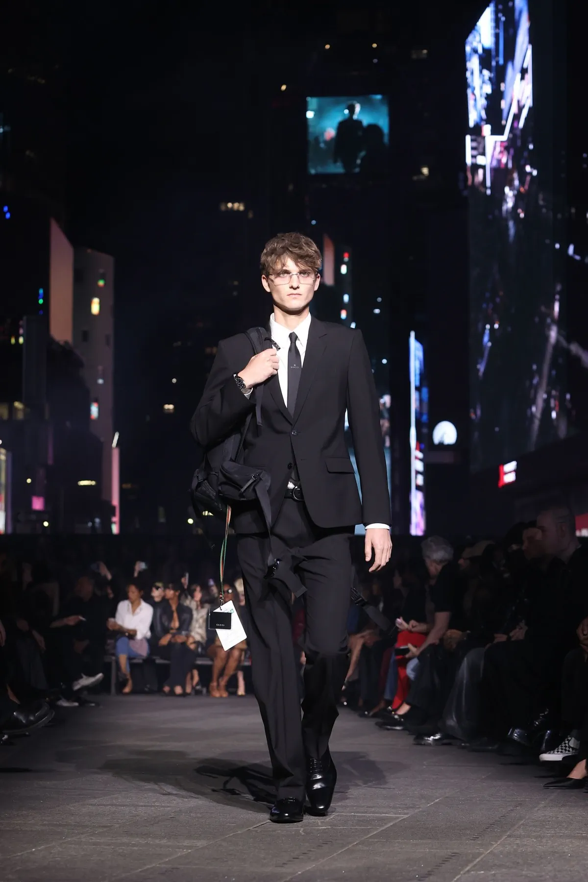 Gucci et sa collection Croisière 2027 s’emparent du chaos de Times Square