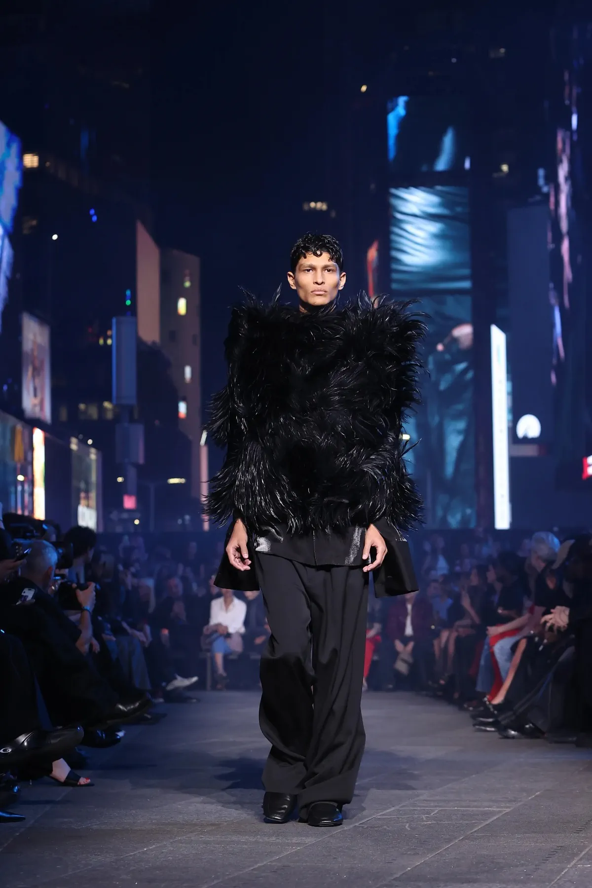 Gucci et sa collection Croisière 2027 s’emparent du chaos de Times Square