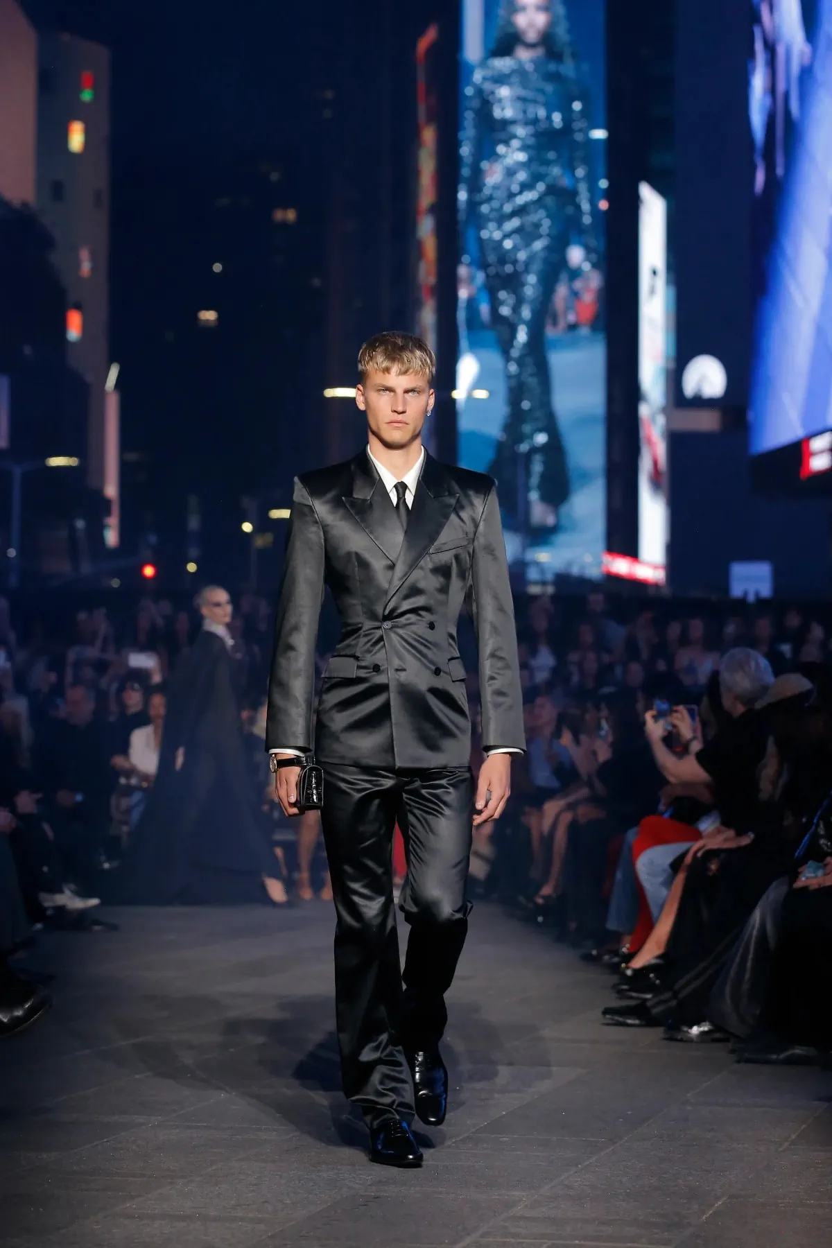 Gucci et sa collection Croisière 2027 s’emparent du chaos de Times Square