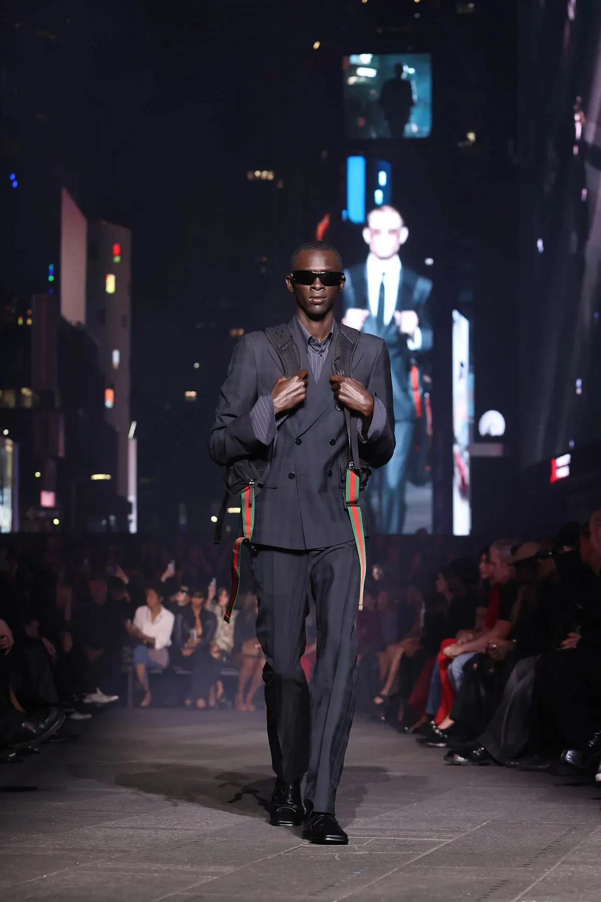 Gucci et sa collection Croisière 2027 s’emparent du chaos de Times Square