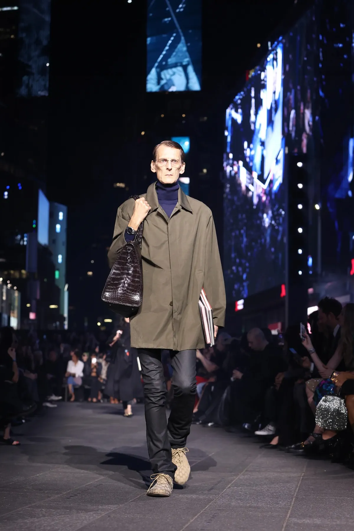 Gucci et sa collection Croisière 2027 s’emparent du chaos de Times Square