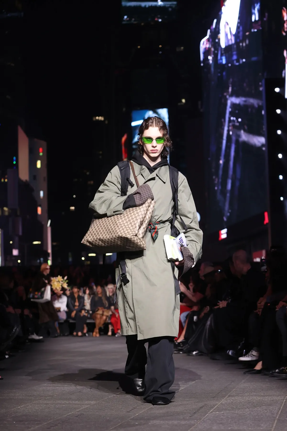 Gucci et sa collection Croisière 2027 s’emparent du chaos de Times Square