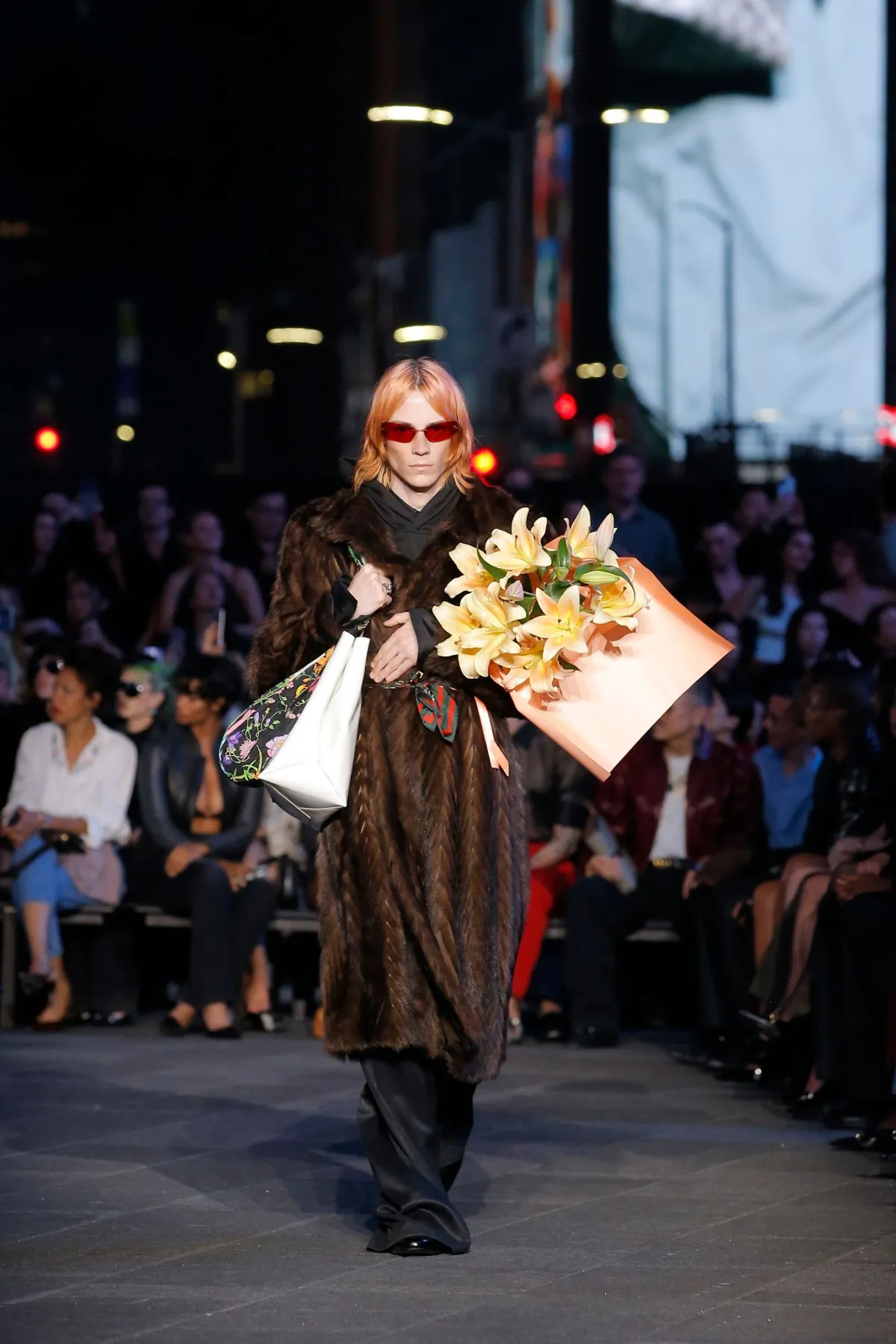 Gucci et sa collection Croisière 2027 s’emparent du chaos de Times Square
