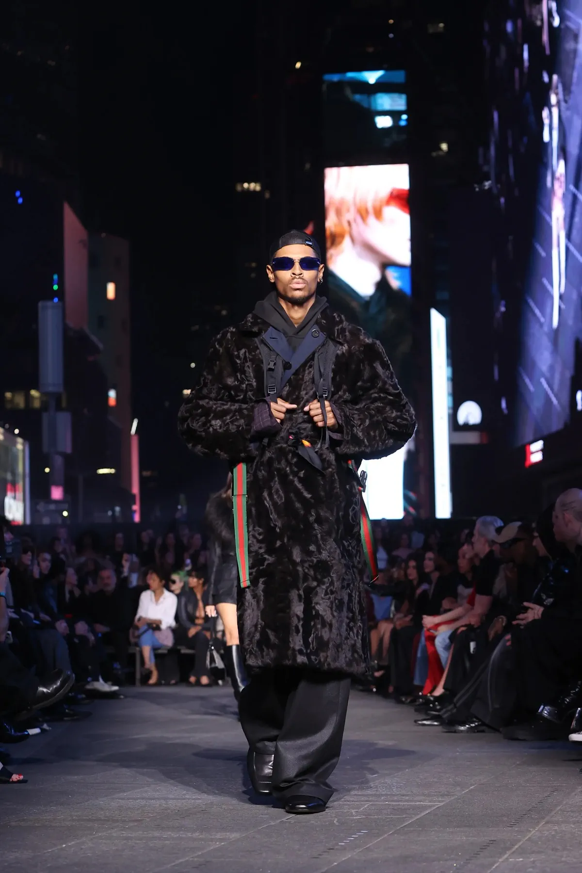 Gucci et sa collection Croisière 2027 s’emparent du chaos de Times Square