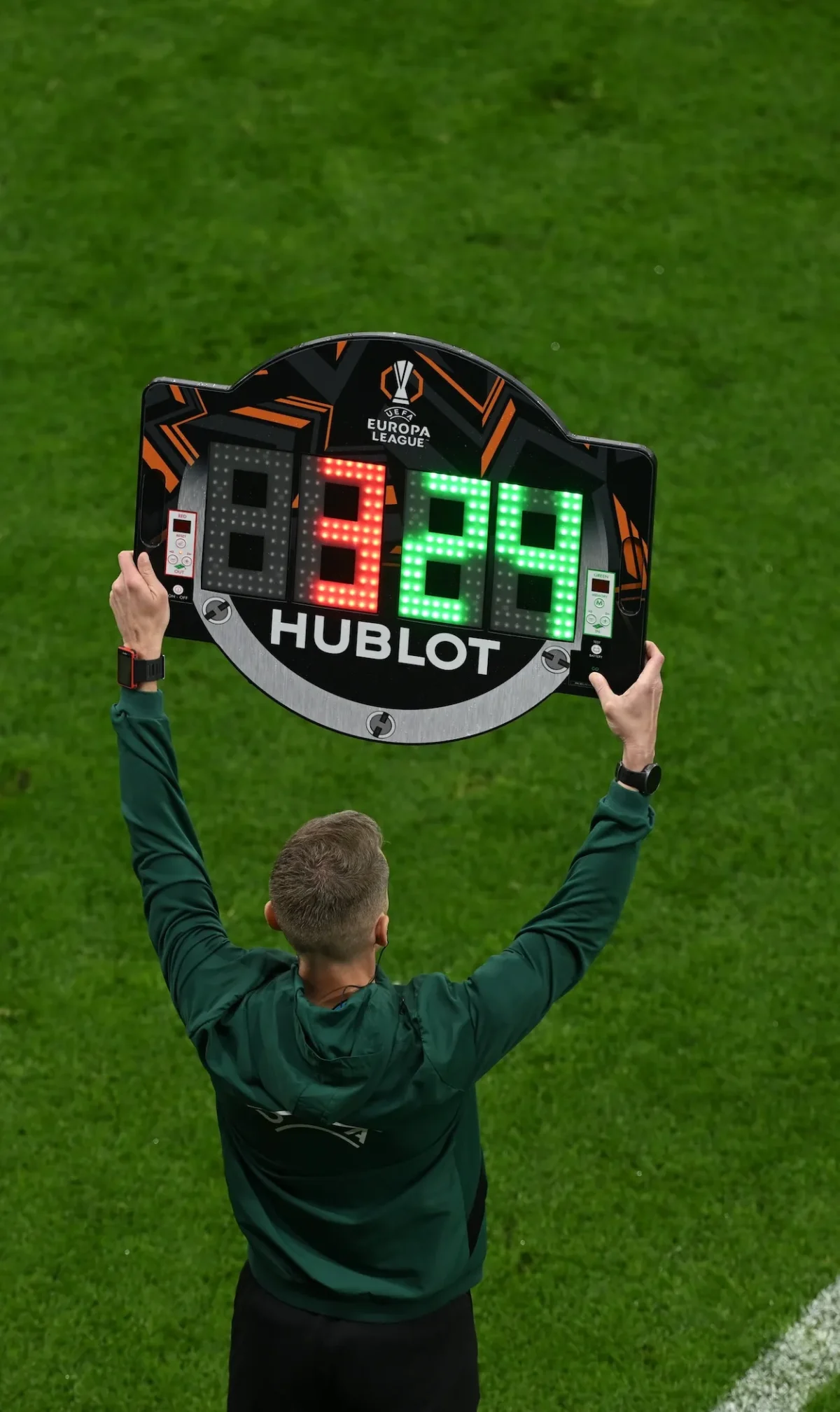 Aston Villa sur le toit de l'Europe, Hublot immortalise un sacre historique en titane et carbone
