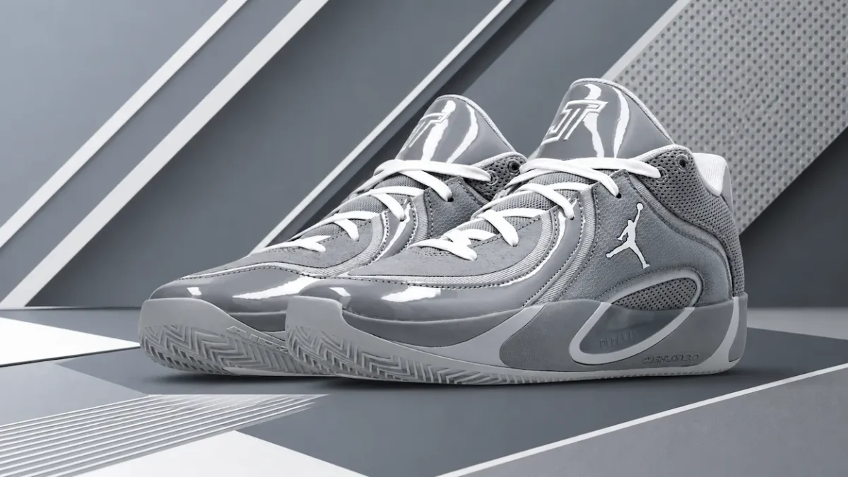 La Jordan Tatum 4 « Cool Grey » célèbre le retour de Jayson Tatum avec un design monochrome épuré