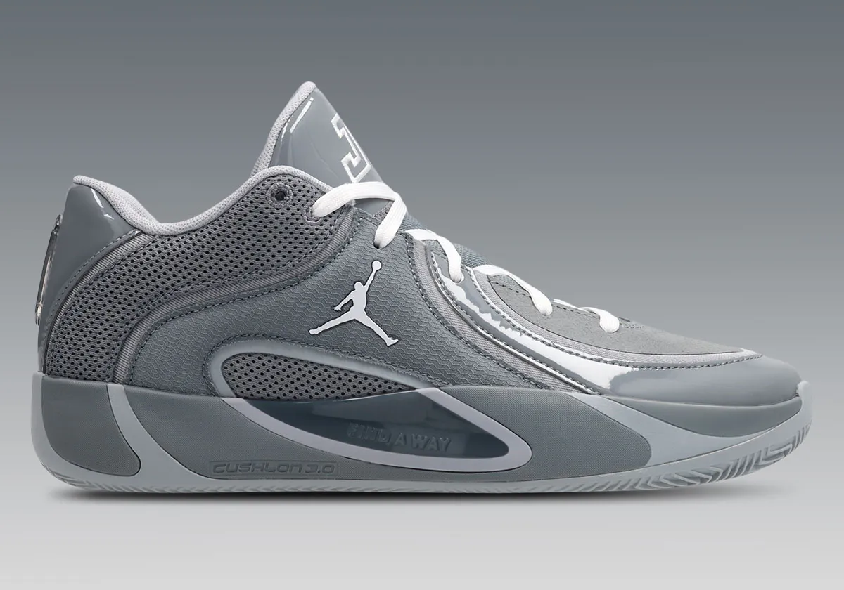 La Jordan Tatum 4 « Cool Grey » célèbre le retour de Jayson Tatum avec un design monochrome épuré