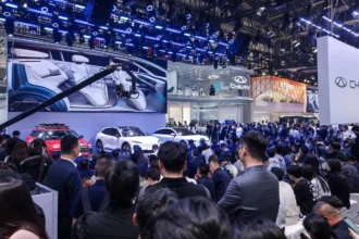 Les constructeurs automobiles chinois cherchent leur « moment Yaris » pour conquérir durablement l'Europe