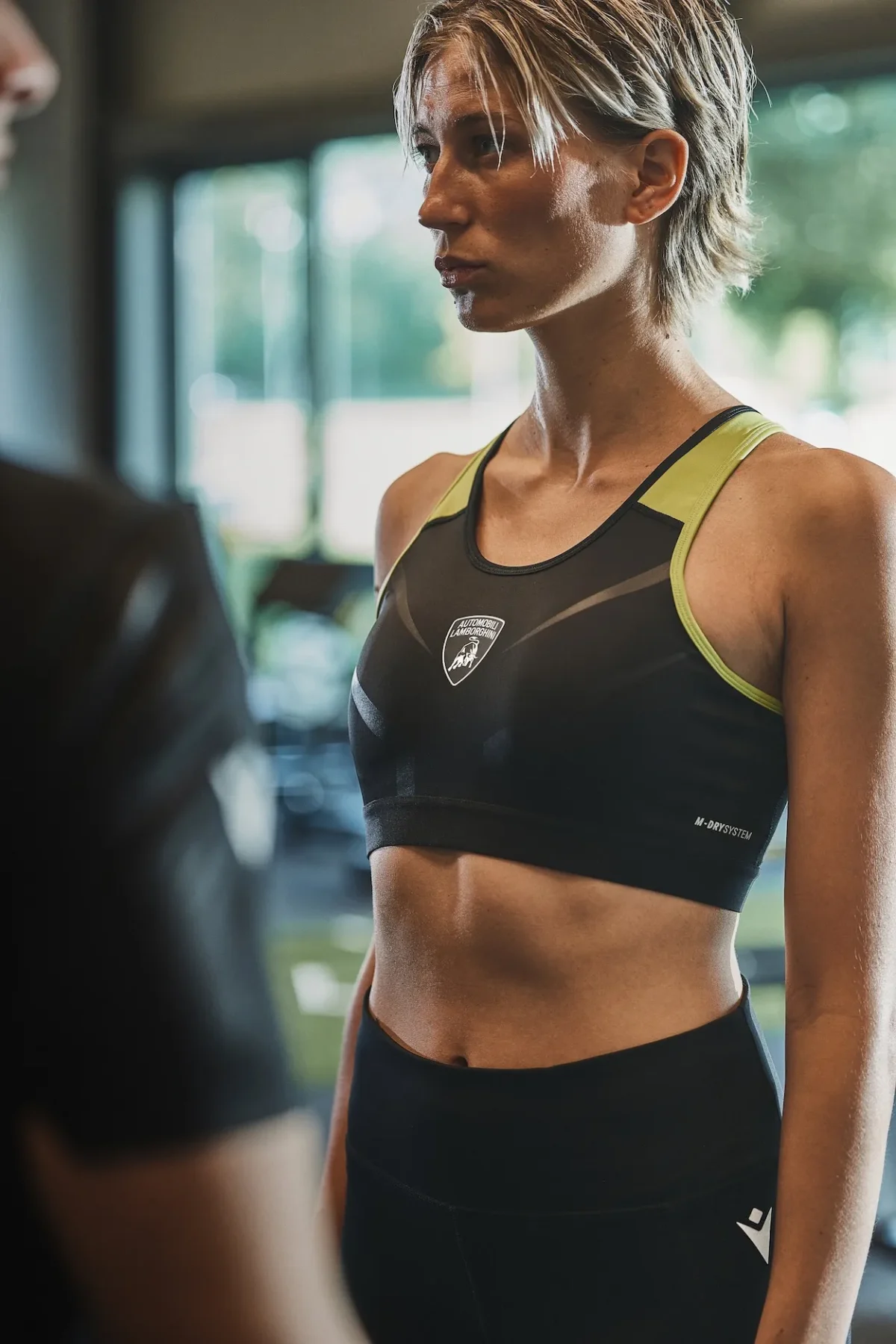 Quand Macron et Automobili Lamborghini réinventent l’activewear de luxe italien
