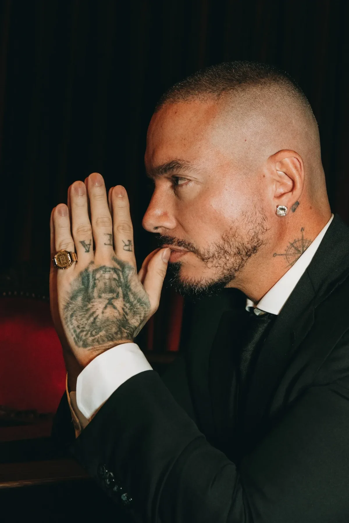 La montre-bague CASIO revient en édition limitée avec J Balvin