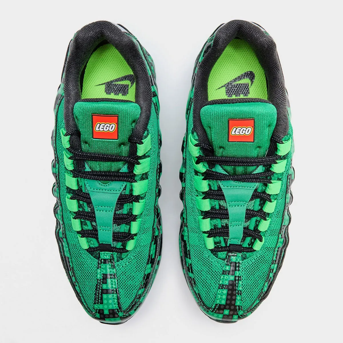 Nike Air Max 95 x LEGO Lucky Green 3 La Nike Air Max 95 x LEGO « Lucky Green » fait parler les jeunes amateurs de sneakers