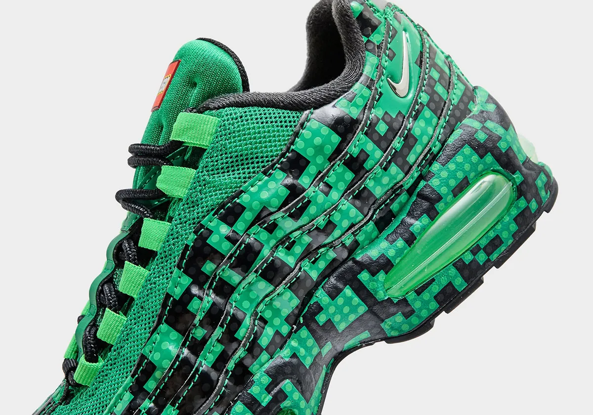 Nike Air Max 95 x LEGO Lucky Green 5 La Nike Air Max 95 x LEGO « Lucky Green » fait parler les jeunes amateurs de sneakers