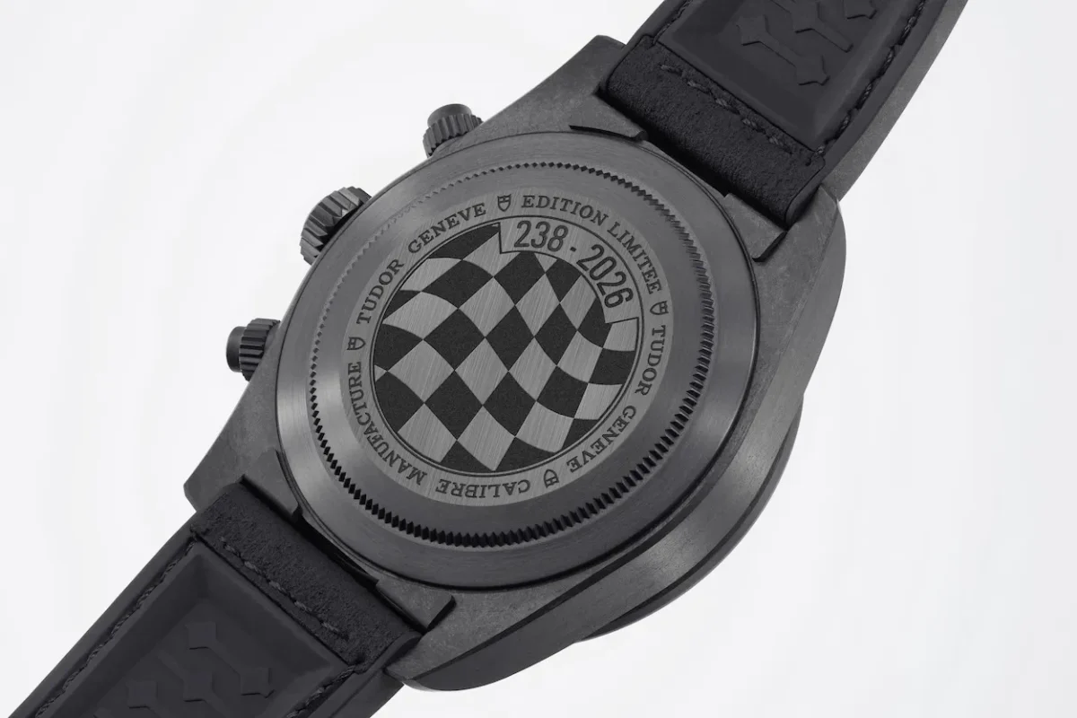 La Tudor Black Bay Chrono « Carbon 26 » réunit la haute horlogerie et la Formule 1 sur le même podium