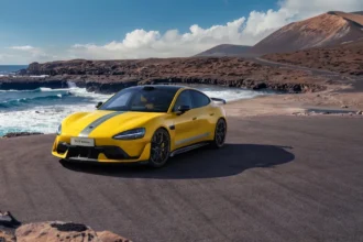 Xiaomi Auto recrute l'architecte des usines Tesla pour lancer son offensive électrique en Europe dès 2027