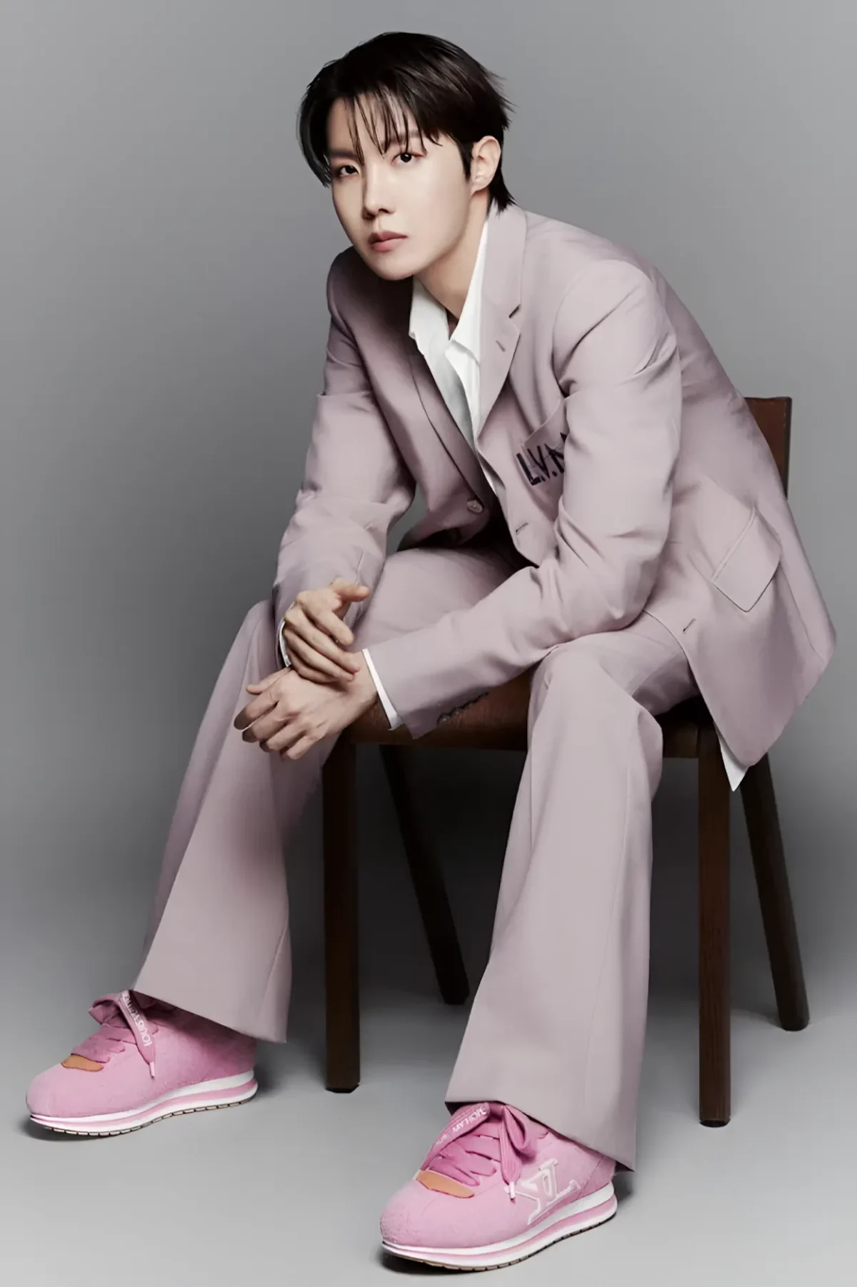 J-Hope signe la sneaker Louis Vuitton LV Buttersoft la plus désirable du moment