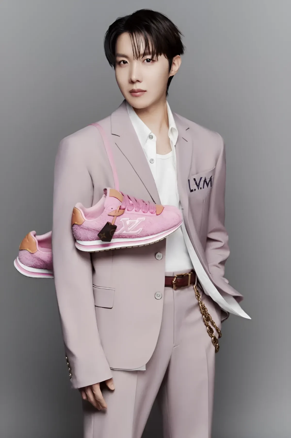 J-Hope signe la sneaker Louis Vuitton LV Buttersoft la plus désirable du moment