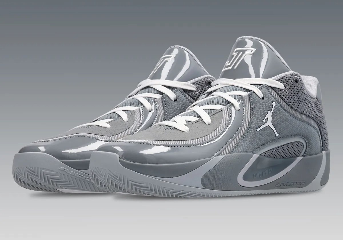 La Jordan Tatum 4 « Cool Grey » célèbre le retour de Jayson Tatum avec un design monochrome épuré