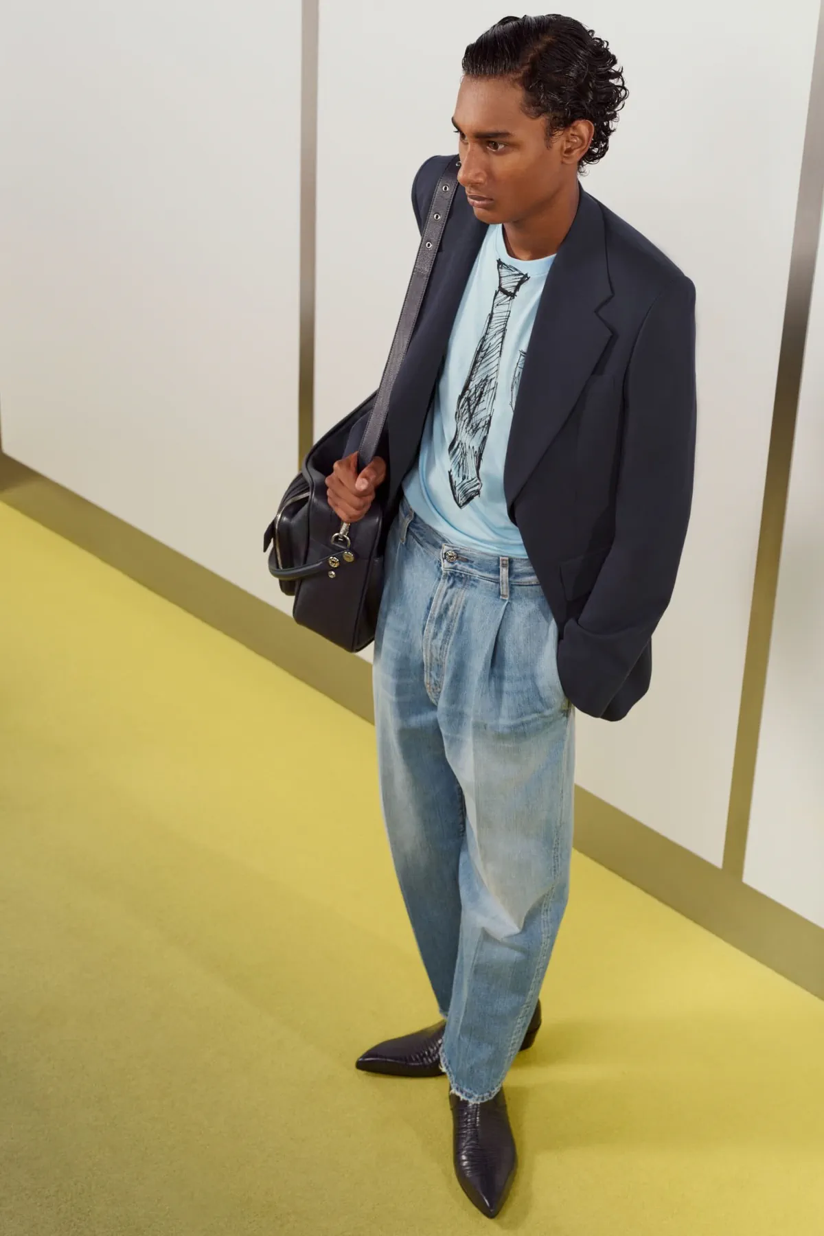 Acne Studios réinvente le vestiaire de bureau pour le printemps 2027 avec une élégante irrévérence