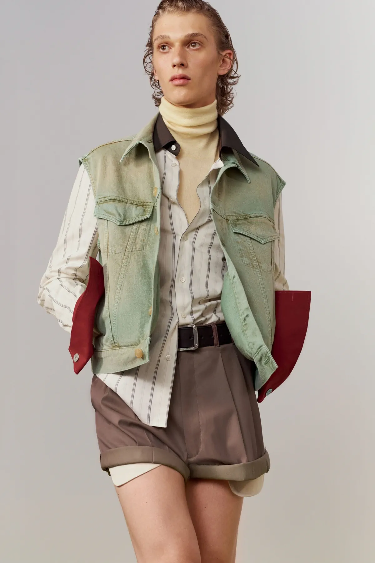 Acne Studios réinvente le vestiaire de bureau pour le printemps 2027 avec une élégante irrévérence
